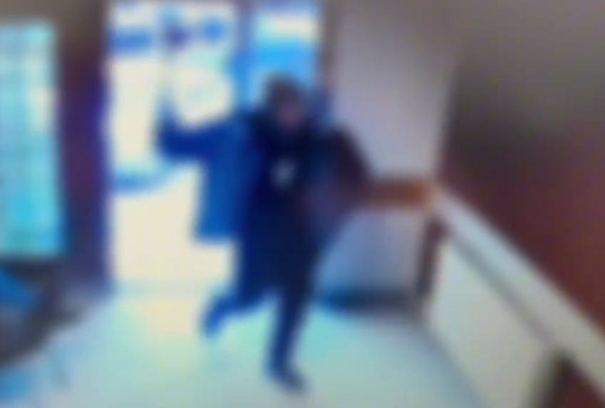 video in ce lume traim un botosanean a patruns cu toporul intr un local si a amenintat un barbat