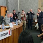 video un consilier judetean ii solicita explicatii presedintelui consiliului judetean pentru neutilizarea fondurilor destinate investitiilor iftime cred ca anul trecut am realizat tot ce a fost posibil in conditiile existente