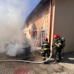 FOTO O masina a ars astazi in judetul Botosani Un tanar de 20 de ani a fost transportat la spital
