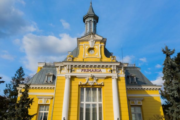 Primaria municipiului Botosani anunta finalizarea proiectului Imbunatatirea eficientei energetice a cladirilor publice Colegiul National Mihai Eminescu Botosani