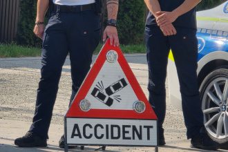 Accident intr o comuna din Botosani Un sofer baut a uitat sa traga frana de mana iar incidentul s a produs