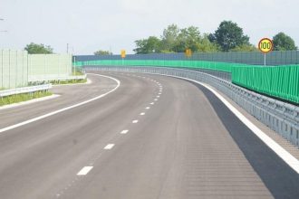 Amenzi pentru soferii care conduc prea incet Care este viteza minima obligatorie pe autostrazi si alte drumuri publice