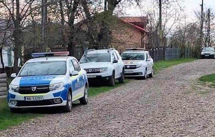 Botosanean scandalagiu scos cu forta din casa de polististi A batut o pe partenera si a distrus bunuri in locuinta