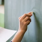 Cadre didactice instruite de SRI pentru a identifica terorismul Profil din Botosani Sunt mai atent la copiii introvertiti