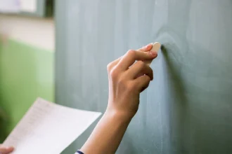 Cadre didactice instruite de SRI pentru a identifica terorismul Profil din Botosani Sunt mai atent la copiii introvertiti