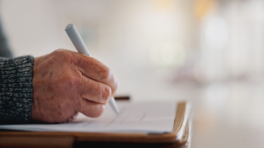 Cea mai curajoasa bunica din Botosani A sustinut examenul de bacalaureat la 69 de ani Nu am mai vazut asa ceva pana acum