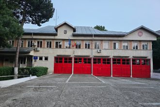 Cladirea unde isi desfasoara activitatea pompierii din Dorohoi a fost reabilitata dupa mai bine de 50 de anii Contractul de modernizare a fost semnat