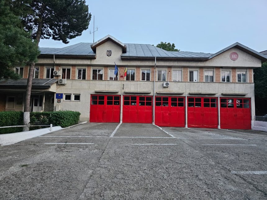 Cladirea unde isi desfasoara activitatea pompierii din Dorohoi a fost reabilitata dupa mai bine de 50 de anii Contractul de modernizare a fost semnat