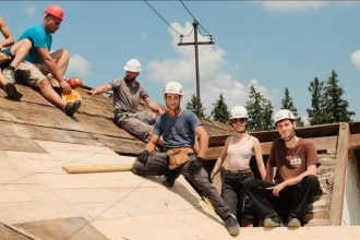 Cum incerca cativa oameni sa salveze o scoala dintr un sat din Botosani construita acum mai bine de 100 de ani in timpul lui Spiru Haret