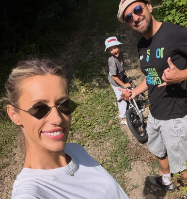 FOTO A renuntat la vacantele de lux pentru linistea de la Botosani Gabriela Otil si a adus sotul in vacanta la Tudora