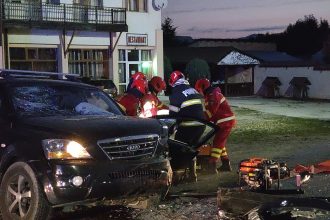 FOTO Accident cauzat de un sofer din Botosani Un barbat ranit si doua masini avariate