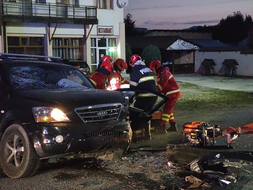 FOTO Accident cauzat de un sofer din Botosani Un barbat ranit si doua masini avariate