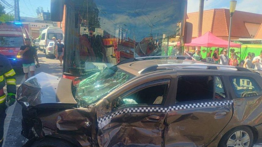 FOTO Accident cu 12 masini si un autobuz Soferul autobuzului avea alcoolemie