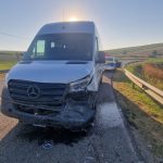 FOTO Accident cu patru raniti pe un drum national din Botosani Un microbuz cu pasageri a intrat in coliziune cu un autoturism