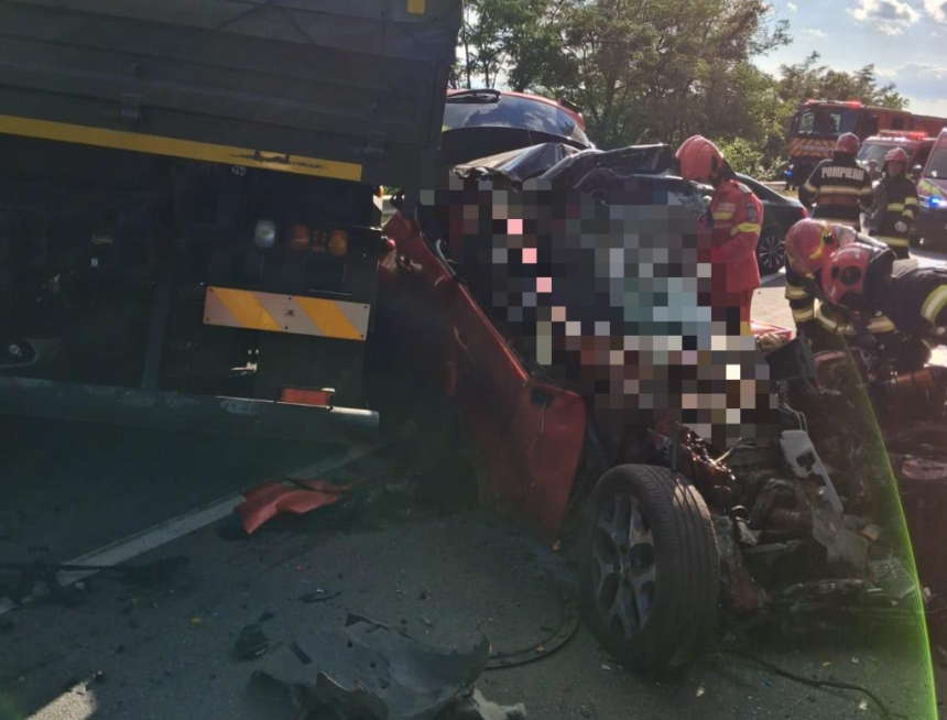 FOTO Accident grav Trei persoane si au pierdut viata iar alte patru au fost ranite