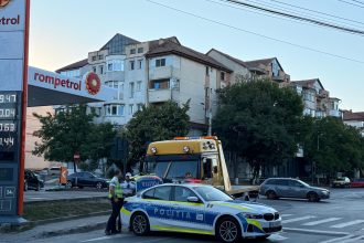 FOTO Accident in acesta seara in municipiul Botosani Trei masini avariate si o persoana ranita