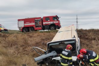 FOTO Accident intr o localitate din Botosani in aceasta dimineata Doua autoturisme s au ciocnit iar un tanar a fost ranit