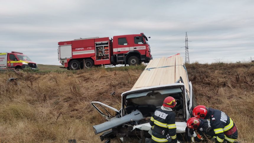 FOTO Accident intr o localitate din Botosani in aceasta dimineata Doua autoturisme s au ciocnit iar un tanar a fost ranit