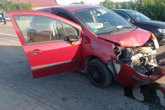FOTO Accident intre doua masini in judetul Botosani Doua femei au fost transportate la spital
