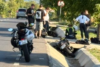 FOTO Accident la Zaiceshti Doi motociclisti sau ciocnit in timpul unei depasiri a unei masini