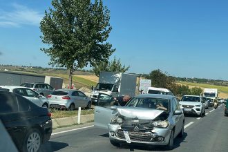 FOTO Accident pe drumul european E 58 la Manastirea Doamnei Doua autoturisme au fost avariate