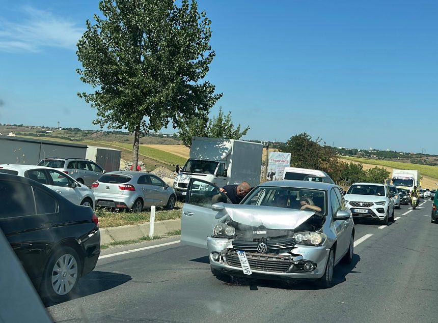 FOTO Accident pe drumul european E 58 la Manastirea Doamnei Doua autoturisme au fost avariate