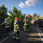 FOTO Accidentul de la Botosani provocat de un politist Tanarul a lovit un copac cu masina