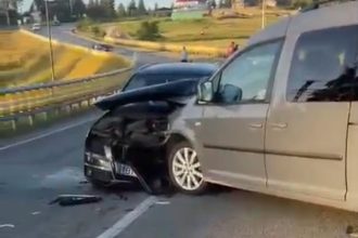 FOTO Au trait momente de groaza Autoturism din Botosani implicat intr un accident rutier