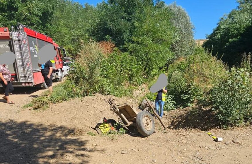 FOTO Barbat decedat intr un accident A fost prins intre o caruta si un butoi