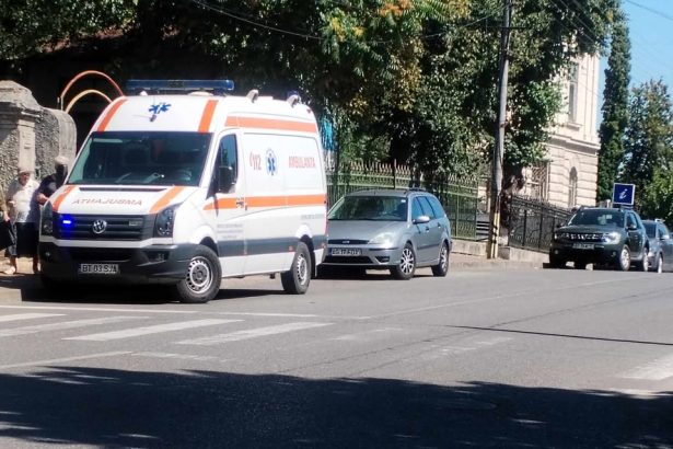 FOTO Botosanean transportat de ambulanta dintr un parc Trecatorii au apelat 112