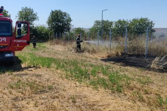 FOTO Incendii in doua localitati din judetul Botosani Pompierii solicitati de urgenta