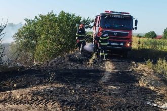FOTO Incendii provocate de botosaneni Flacarle au cuprins campurile din trei localitati