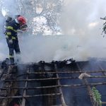 FOTO Incendiu devastator intr o localitate din Botosani O casa a ars in timp ce proprietarii se aflau in interior
