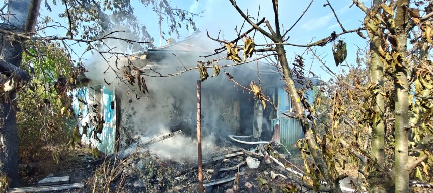 FOTO Incendiu intr o localitate din judetul Botosani O casa a fost afectata de flacari