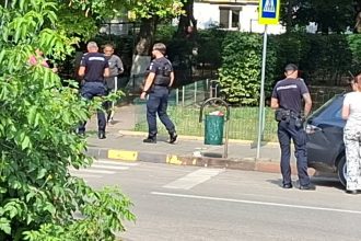 FOTO Interventie a pompierilor si jandarmilor la un bloc din Botosani