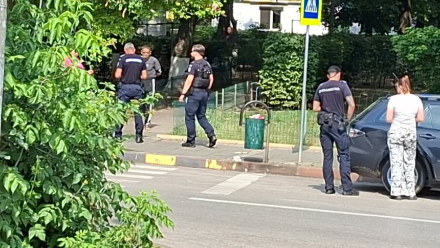 FOTO Interventie a pompierilor si jandarmilor la un bloc din Botosani
