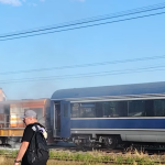 FOTO Locomotiva unui tren ce se indrepta spre Botosani a fost cuprinsa de Flacari in gara din Leorda