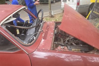 FOTO Masina de epoca aduisa din Elvetia distrusa intr un accident la Botosani