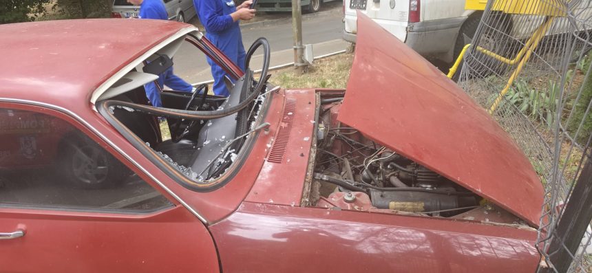 FOTO Masina de epoca aduisa din Elvetia distrusa intr un accident la Botosani