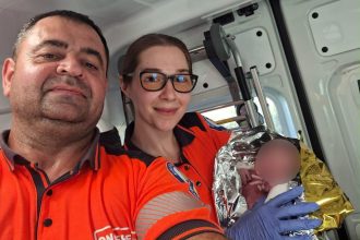 FOTO O tanara de 29 de ani din Botosani a nascut in ambulanta cel de al saselea copil
