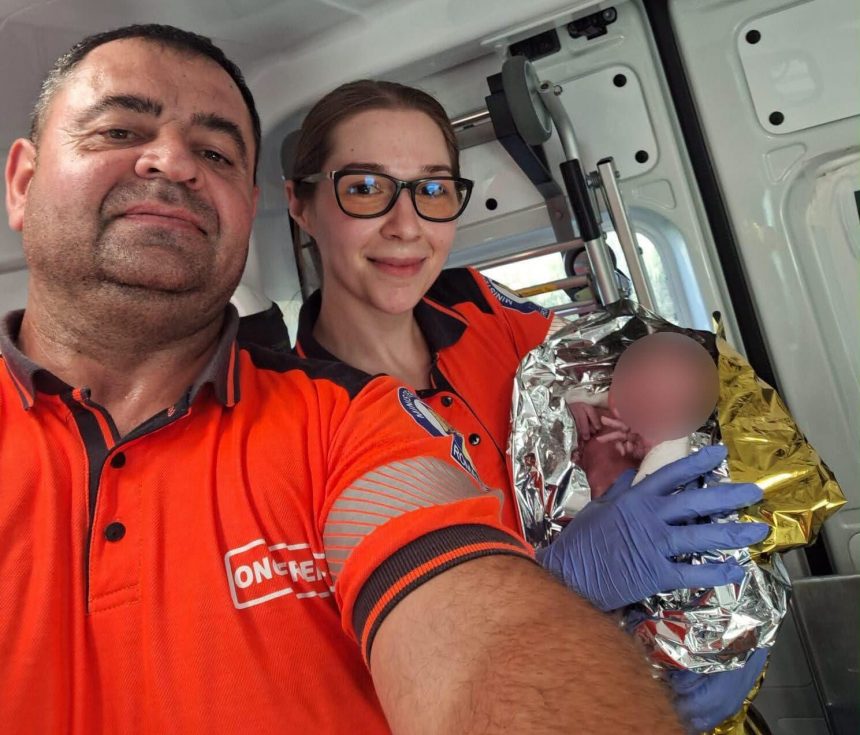 FOTO O tanara de 29 de ani din Botosani a nascut in ambulanta cel de al saselea copil