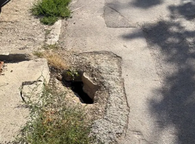 FOTO Omitere sau indiferenta Strada abandonata de primarie care imparte Botosaniul in doua Pune in pericol siguranta cetatenilor