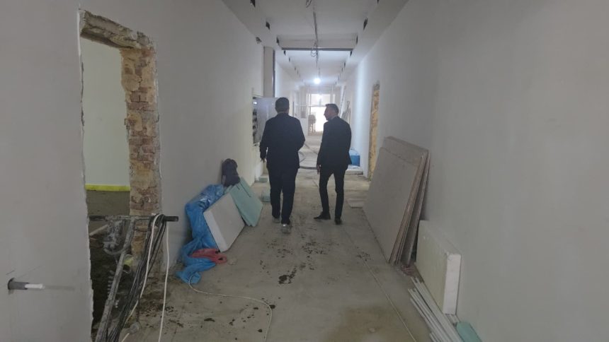 FOTO Primarul Botosaniului din nou pe santierele scolilor in reabilitare Cum se desfasoara lucrarile la Scoala 13