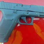 FOTO Un pistol a fost descoperit intr un microbuz in timpul unui control de rutina pe un drum national din Botosani