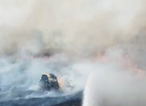 FOTOGRAFIE Incendiu devastator astazi intr o localitate din Botosani Localnicii au solicitat ajutor