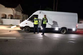 FOTOGRAFII Controale ale poliiei la Bucecea i Vdeni Ce au urmrit agentele de poliie