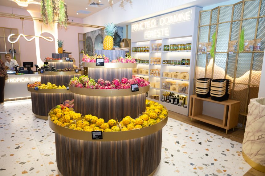 Fructele de Doamne ferete au ajuns n Suceava Tropical Fruit Paradise a deschis un nou magazin n Iulius Mall
