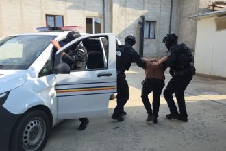 Incapatanarea l a facut sa ajunga dupa gratii Bobi escortat de mascati la Penitenciarul Botosani