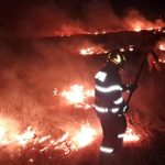 Incendii in doua localitati din Botosani O locuinta si un depozit de furaje au fost salvate de flacari