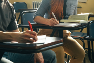 O asigurare de studii pentru copii nu inseamna doar economii ce investesti de fapt pentru viitor